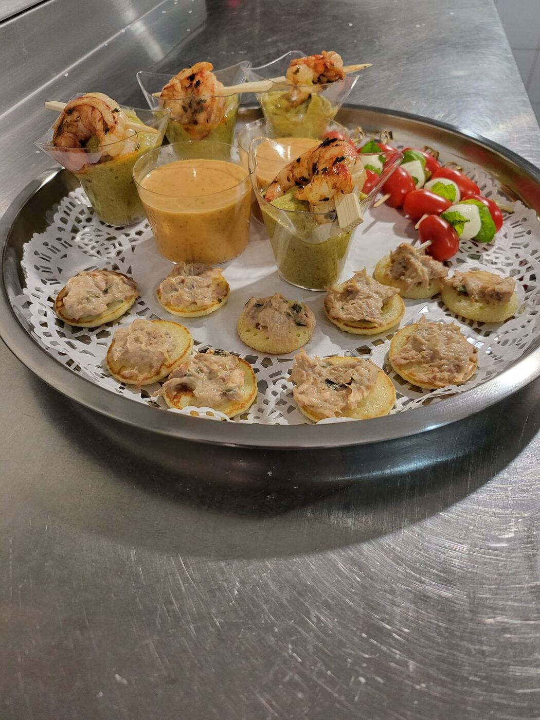 Verrines de crevettes et blinis